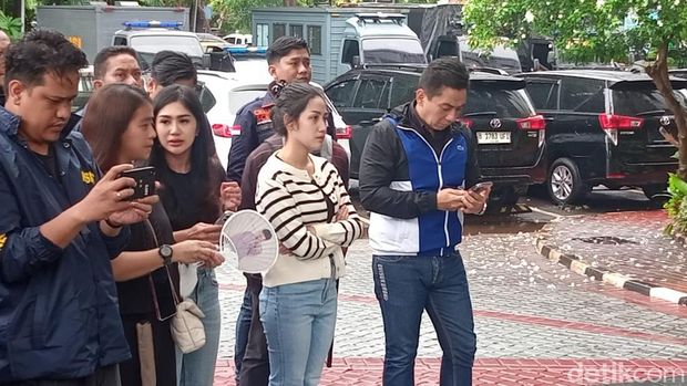 Tamara Tyasmara saat melakukan rekonstruksi.