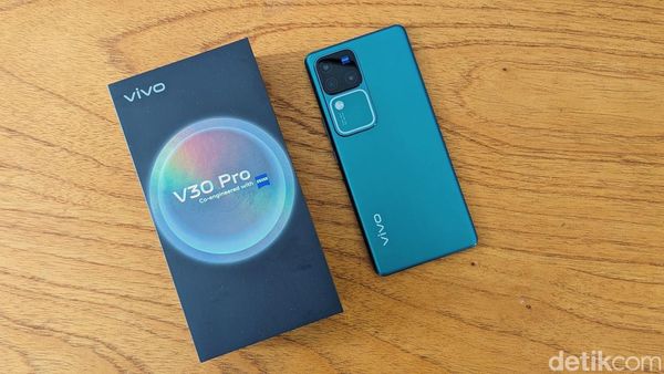 Unboxing Vivo V30 Pro, Menggoda dengan Teknologi Kamera ZEISS