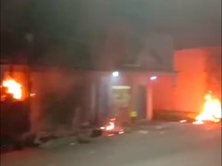 Gangster Tabrak Etalase Bensin, Warung Madura di Tangerang Terbakar