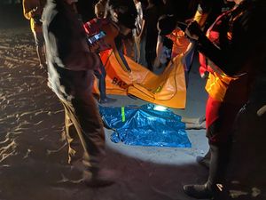 Hilang Terseret Ombak di Pantai Sidaurip Cilacap, ABG Ditemukan Tewas Hilang Terseret Ombak di Pantai Sidaurip Cilacap, ABG Ditemukan Tewas
