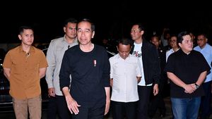 Intip Gaya AHY Ngemal Perdana Bareng Jokowi di Samarinda