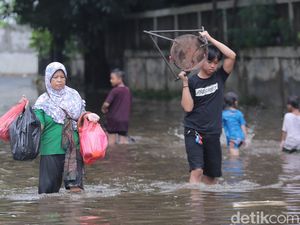 Banjir di Rawa Terate Cakung Capai Ketinggian 120 Cm