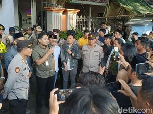 Bawaslu Pamekasan Didemo, Massa Dukung Tahapan Pemilu Dilanjutkan Bawaslu Pamekasan Didemo, Massa Dukung Tahapan Pemilu Dilanjutkan