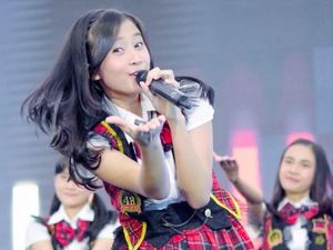 Member JKT48 Caca Sabet Gelar Sarjana, Antara Kuliah Hukum dan Panggung Hiburan Member JKT48 Caca Sabet Gelar Sarjana, Antara Kuliah Hukum dan Panggung Hiburan