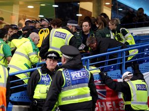 Chelsea Vs Leeds United: Duh, Ada Fans Jatuh dari Tribune Stamford Bridge
