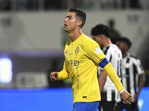 Gestur Cabul Ronaldo Berujung Skors Satu Laga Gestur Cabul Ronaldo Berujung Skors Satu Laga