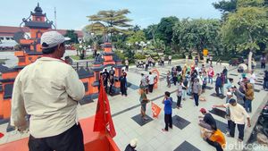 Pedagang Demo Pemkot Surabaya Gegara Fresh Market Kutisari Sepi