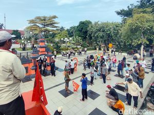 Pedagang Demo Pemkot Surabaya Gegara Fresh Market Kutisari Sepi Pedagang Demo Pemkot Surabaya Gegara Fresh Market Kutisari Sepi