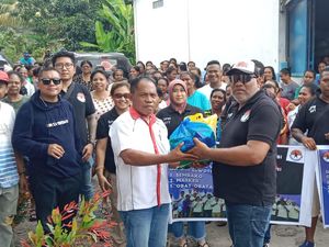 Forum Pemuda NTT Beri Bantuan Sembako ke Warga Terdampak Erupsi Lewotobi