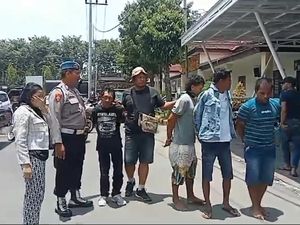 Kampung Narkoba di Gempol Pasuruan Digerebek, 6 Orang Diamankan Kampung Narkoba di Gempol Pasuruan Digerebek, 6 Orang Diamankan