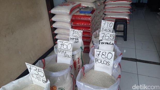 Harga beras di Pasar Induk Beras Cipinang, Jakarta Timur. (Annisa/detikcom)