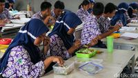 Anak SMP di Tangerang Mulai Coba Makan Siang Gratis Rp 15.000 Ala Prabowo