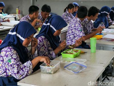 Anak SMP di Tangerang Mulai Coba Makan Siang Gratis Rp 15.000 Ala Prabowo