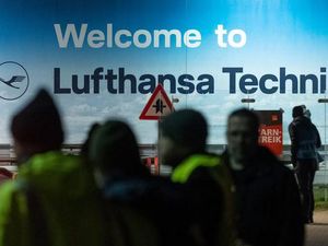 Jerman Terus Didera Pemogokan, Hari ini Lufthansa, Besok Angkot
