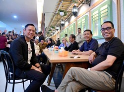 Sambutan Rakyat untuk Jokowi yang Bikin AHY Terkesan