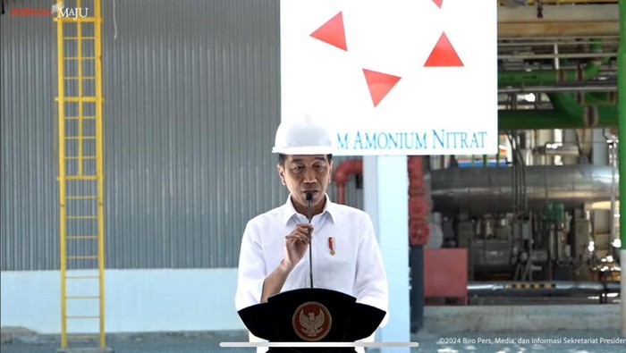 Jokowi meresmikan pabrik amonium nitrat, Bontang, Kalimantan Timur. (Foto: Tangkapan layar YouTube Sekretariat Presiden)