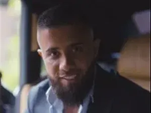 Cara Nyeleneh Agen Properti Jualan Rumah Cepat Laku: Pamer Mobil Mahal