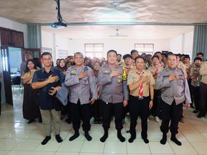 Kapolsek Menteng Beri Pembinaan Cegah Bullying di SMA Yapermas Kapolsek Menteng Beri Pembinaan Cegah Bullying di SMA Yapermas