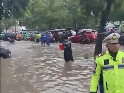 Banjir di Cempaka Putih Jakpus Picu Macet Panjang, Ini Penampakannya