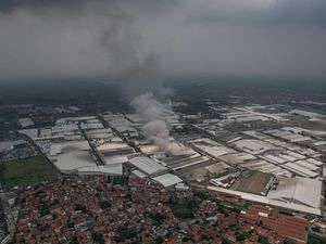 Sederet Fakta Kebakaran di Kahatex Sumedang Sederet Fakta Kebakaran di Kahatex Sumedang