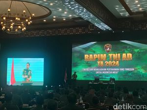 Pimpin Rapim, KSAD Maruli Ingatkan Kepercayaan Publik Jangan Sampai Turun Pimpin Rapim, KSAD Maruli Ingatkan Kepercayaan Publik Jangan Sampai Turun