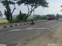 Hindari Lubang Jalan, Pemotor Tewas Terlindas Truk di Pantura Demak
