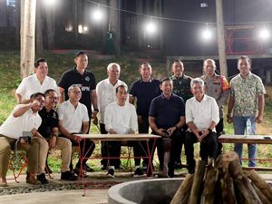 Malam Akrab Jokowi dan Menteri di IKN, Basuki-Panglima TNI Main Alat Musik