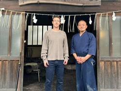 Mark Zuckerberg Liburan ke Jepang, Sempatkan Bikin Katana dan Kulineran