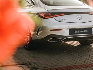 Tampang Mercedes-Benz CLE 300 Anyar, Kian Sporty nan Elegan Tampang Mercedes-Benz CLE 300 Anyar, Kian Sporty nan Elegan