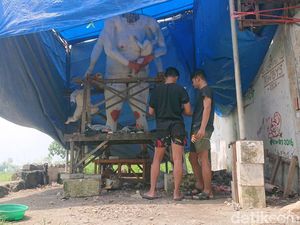 Melihat Pembuatan Ogoh-ogoh Jelang Nyepi di Desa Pancasila Lamongan Melihat Pembuatan Ogoh-ogoh Jelang Nyepi di Desa Pancasila Lamongan