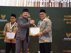 Dukung Pengelolaan Zakat, Walkot Cilegon Raih Penghargaan Baznas RI