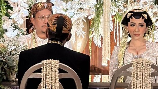 Pernikahan Angga Puradiredja dan Dewi Andarini