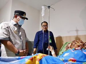 Pj Gubernur Sulsel Beri Santunan Rp 15 Juta ke Korban Longsor Bastem Luwu Pj Gubernur Sulsel Beri Santunan Rp 15 Juta ke Korban Longsor Bastem Luwu