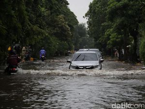 1 RT di Cakung Jaktim Banjir 120 Cm, Sebanyak 38 Ruas Jalan Tergenang