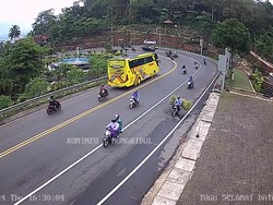 Lalin Wonosari Patuk Lancar Sore Ini, Waspada Jalan Licin Usai Hujan