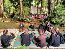 Jelang Ramadan, Warga Karanggude Kulon Banyumas Sadranan di Makam Kabunan