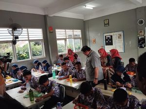 Pemkab Tangerang Rela Pakai Anggaran Sendiri buat Simulasi Makan Siang Gratis Pemkab Tangerang Rela Pakai Anggaran Sendiri buat Simulasi Makan Siang Gratis