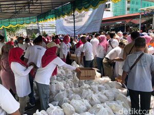 Sindir Pemerintah, Pedagang TM 2 Rayakan 2 Tahun Relokasi dengan Pasar Murah Sindir Pemerintah, Pedagang TM 2 Rayakan 2 Tahun Relokasi dengan Pasar Murah