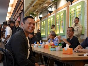 Momen AHY Mendampingi Jokowi: Dari Kunker sampai Ngemal