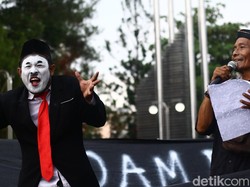 Demo di Bundaran UGM, Ada Pantomim Si Bisu Kirim Surat Cinta ke Penguasa