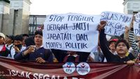 Aksi Tolak Hak Angket di Depan Gedung DPR