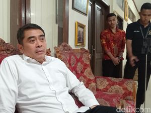 Respons Santai Arya Wedakarna Seusai Surat Keberatannya Ditolak Jokowi Respons Santai Arya Wedakarna Seusai Surat Keberatannya Ditolak Jokowi