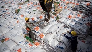 42 Ribu Ton Beras Impor Tiba di Palembang