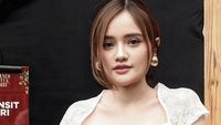 8 Pesona Fanny Soegiarto yang Mendadak Keluar Sebagai Vokalis Soegi Bornean