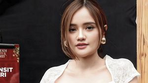 8 Pesona Fanny Soegiarto yang Mendadak Keluar Sebagai Vokalis Soegi Bornean