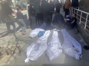 Keji! Momen Israel Tembaki Warga Gaza yang Antre Bantuan, 112 Orang Tewas
