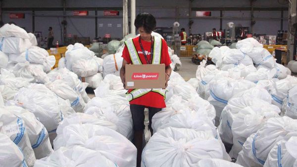 Gudang Logistik di Tangerang Ini Mampu Tampung 200 Ton Paket