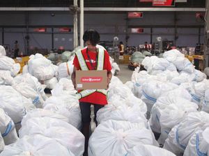 Gudang Logistik di Tangerang Ini Mampu Tampung 200 Ton Paket Gudang Logistik di Tangerang Ini Mampu Tampung 200 Ton Paket