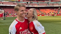 Helene terlihat beberapa kali datang langsung ke Emirates Stadium untuk menyaksikan sang kekasih, Martin Odegaard bertanding (Instagram/helenespilling)