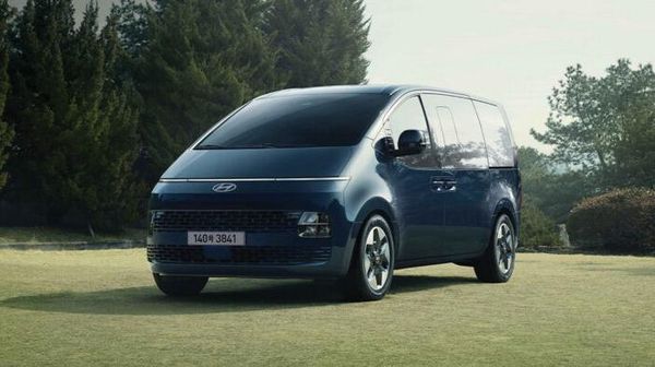 Tampilan Hyundai Staria Hybrid
